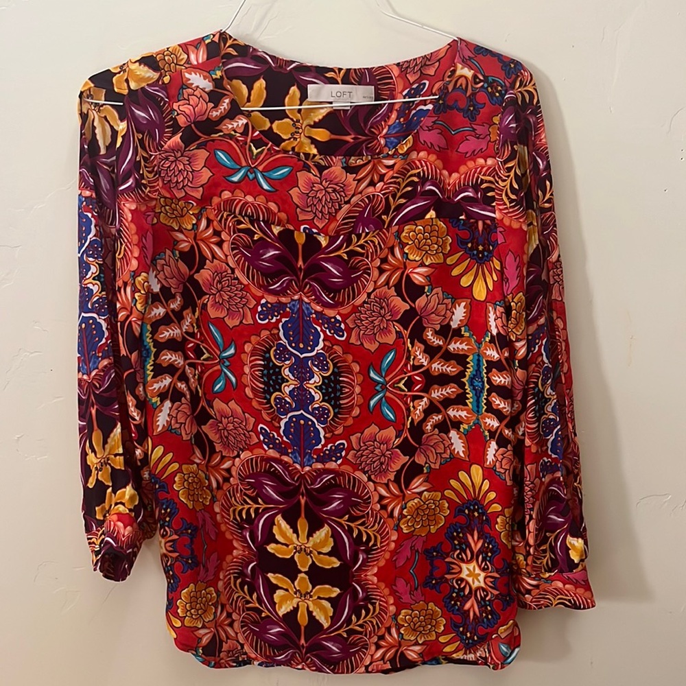 Long sleeve with slit sides fancy wild print red top